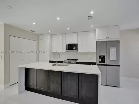 180 NE 17th Ct #906, Fort Lauderdale, FL 33305