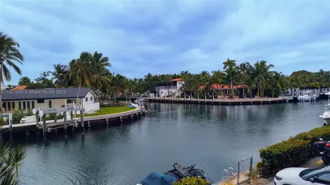 2450 NE 135th St #208, North Miami, FL 33181