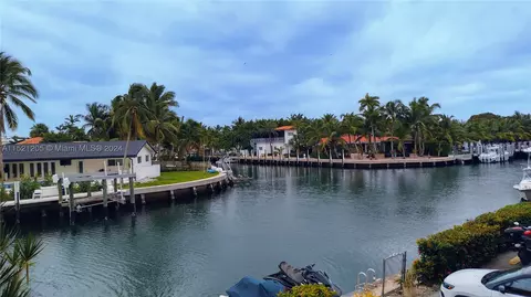2450 NE 135th St #208, North Miami, FL 33181