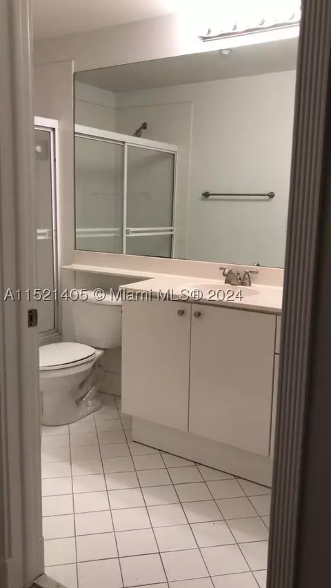 10750 NW 66th St #212, Doral, FL 33178