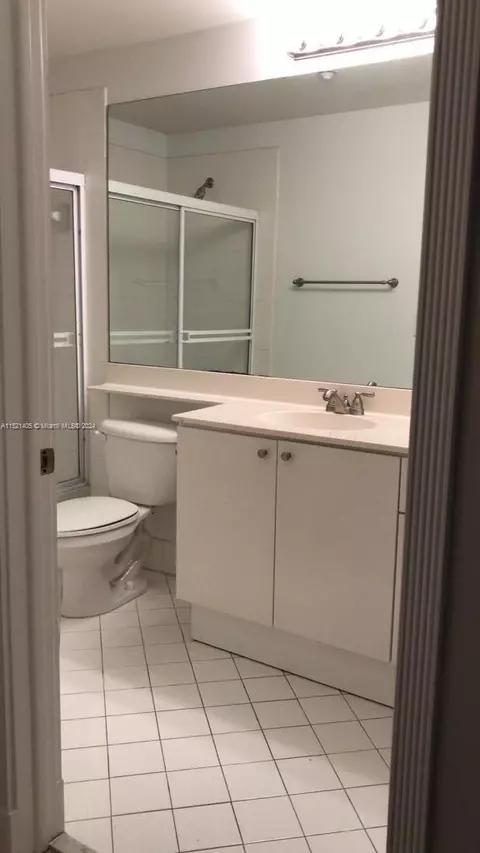 10750 NW 66th St #212, Doral, FL 33178