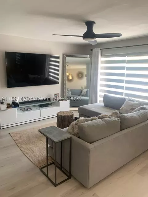 4590 SW 68th Ct Cir #4, Miami, FL 33155