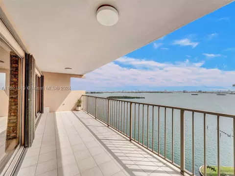 1800 NE 114th St #2206, Miami, FL 33181