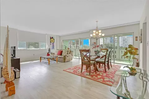 4001 Hillcrest Dr #301, Hollywood, FL 33021