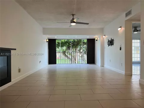 9260 Fontainebleau Blvd #202, Miami, FL 33172