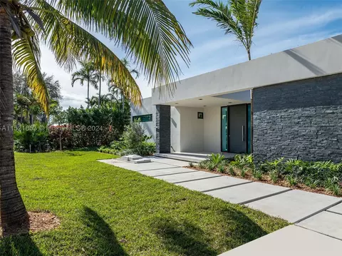 2733 NE 26th Ave, Fort Lauderdale, FL 33306