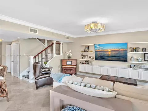 99 SE Mizner Blvd #PH 38, Boca Raton, FL 33432