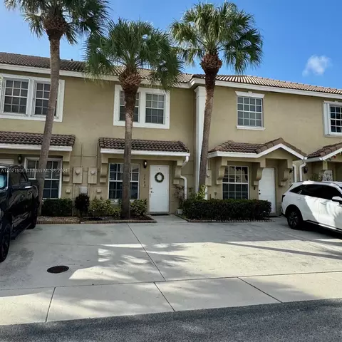 368 SW 122nd Ave, Pembroke Pines, FL 33025