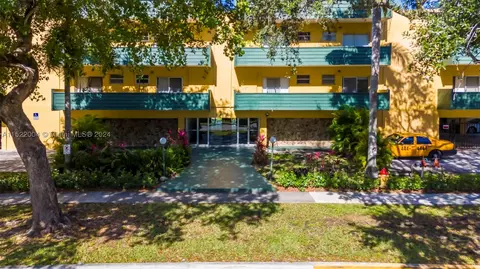 1975 NE 135th St #3L, North Miami, FL 33181