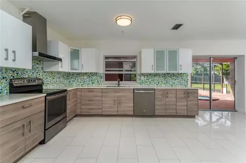 7445 SW 164th St, Palmetto Bay, FL 33157