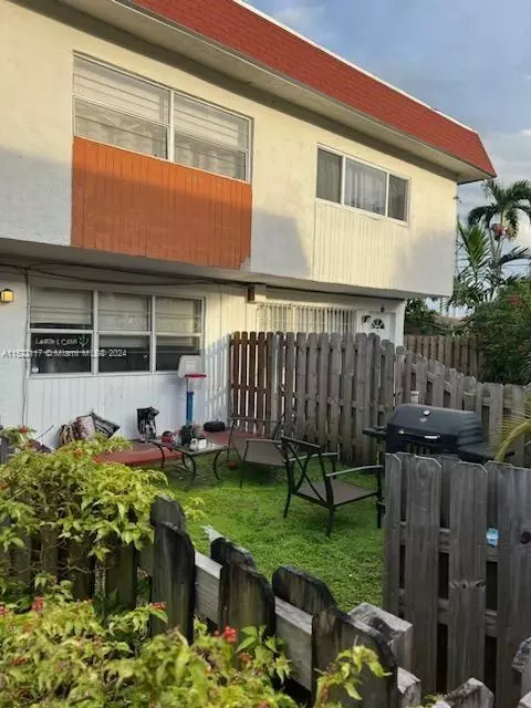 1560 NE 151st St #102, North Miami Beach, FL 33162