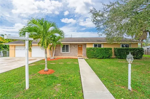 495 NW 18th St, Homestead, FL 33030