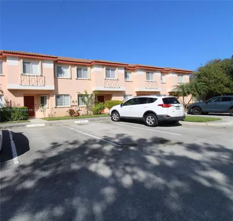 812 NW 208th Cir, Pembroke Pines, FL 33029