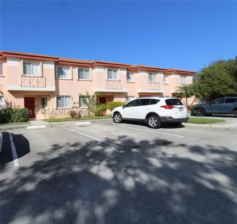 812 NW 208th Cir, Pembroke Pines, FL 33029
