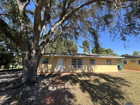 3323 NW 181st St, Miami Gardens, FL 33056