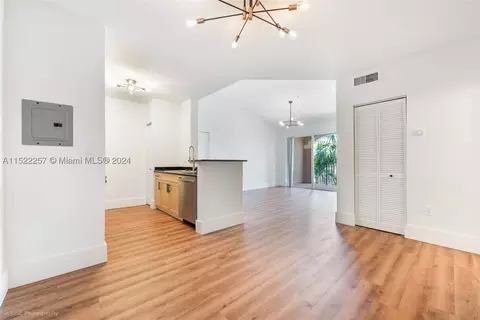 6841 SW 44th St #305, Miami, FL 33155