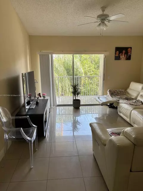 5055 Wiles Rd #301, Coconut Creek, FL 33073
