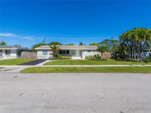 10061 SW 158th Ter, Miami, FL 33176