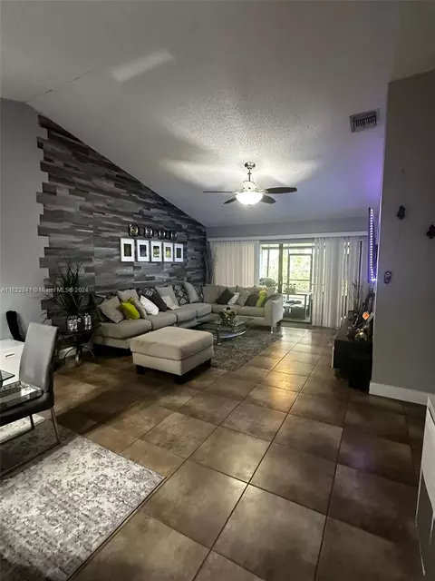 328 Fairway Cir #33, Weston, FL 33326