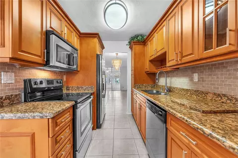 2900 NW 48th Ter #217, Lauderdale Lakes, FL 33313