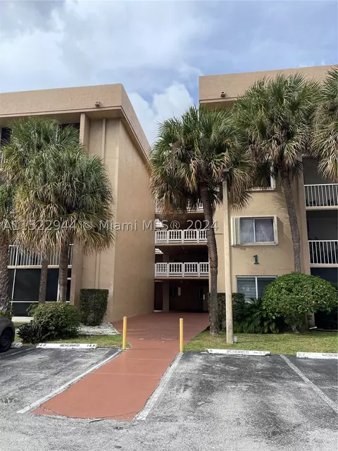 17000 NW 67th Ave #405, Hialeah, FL 33015