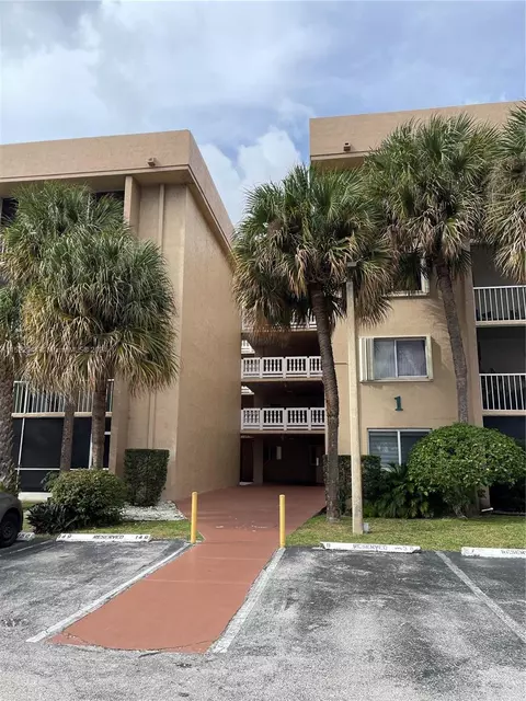 17000 NW 67th Ave #405, Hialeah, FL 33015