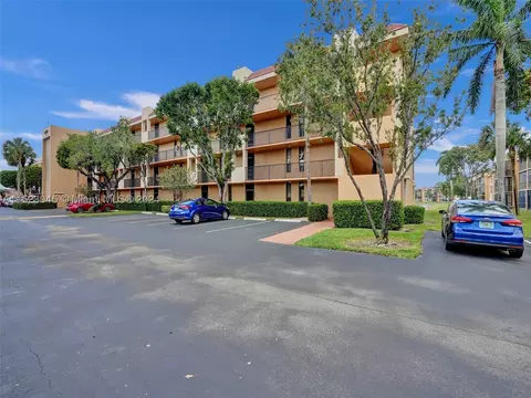 6203 Coral Lake Dr #103, Margate, FL 33063