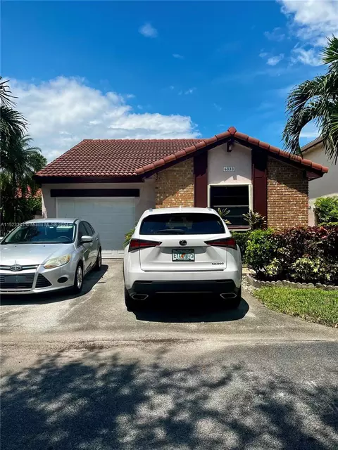 6333 NW 174th Ter, Hialeah, FL 33015
