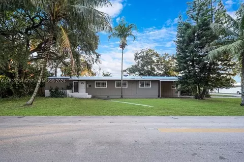 6852 SW 13th St, Pembroke Pines, FL 33023