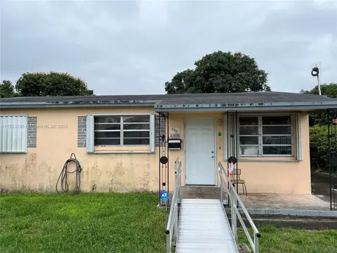 960 W 33rd St, Hialeah, FL 33012