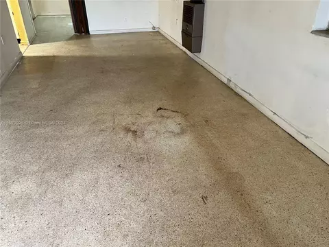 960 W 33rd St, Hialeah, FL 33012 photo 4