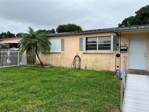 960 W 33rd St, Hialeah, FL 33012 photo 2
