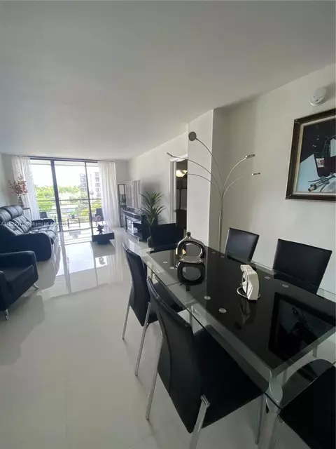 20400 W Country Club Dr #512, Aventura, FL 33180