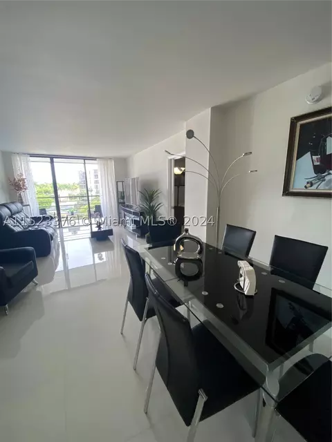 20400 W Country Club Dr #512, Aventura, FL 33180