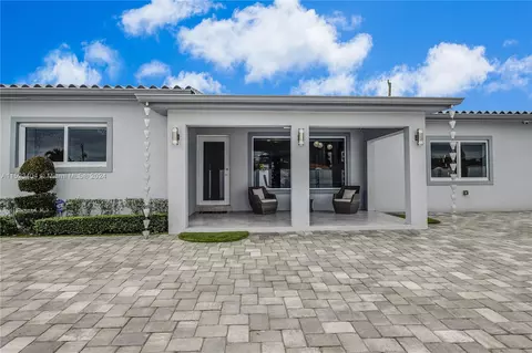 894 W 69th Pl, Hialeah, FL 33014 photo 2