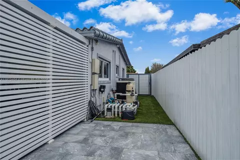 894 W 69th Pl, Hialeah, FL 33014 photo 41