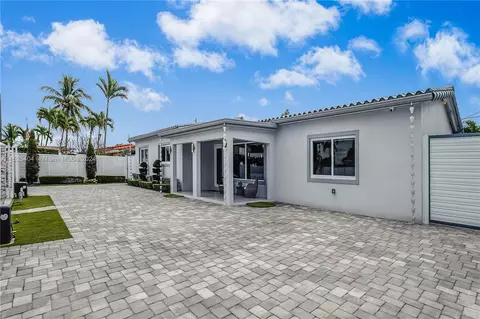 894 W 69th Pl, Hialeah, FL 33014