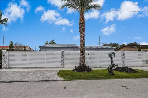 894 W 69th Pl, Hialeah, FL 33014 photo 4