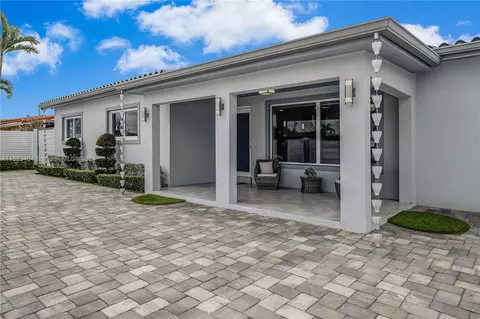 894 W 69th Pl, Hialeah, FL 33014 photo 3