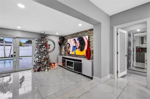894 W 69th Pl, Hialeah, FL 33014 photo 25