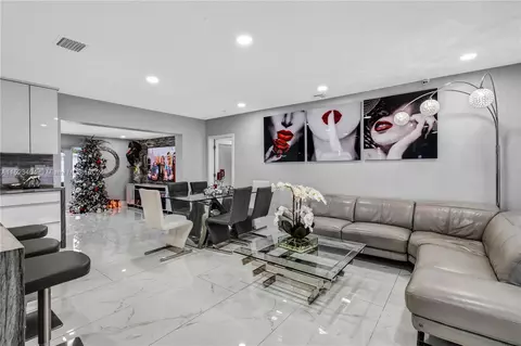 894 W 69th Pl, Hialeah, FL 33014 photo 8