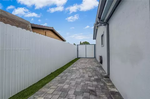 894 W 69th Pl, Hialeah, FL 33014 photo 42