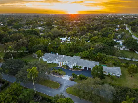 141 Royal Palm Ct, Plantation, FL 33317