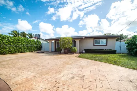 2519 Acapulco Dr, Miramar, FL 33023