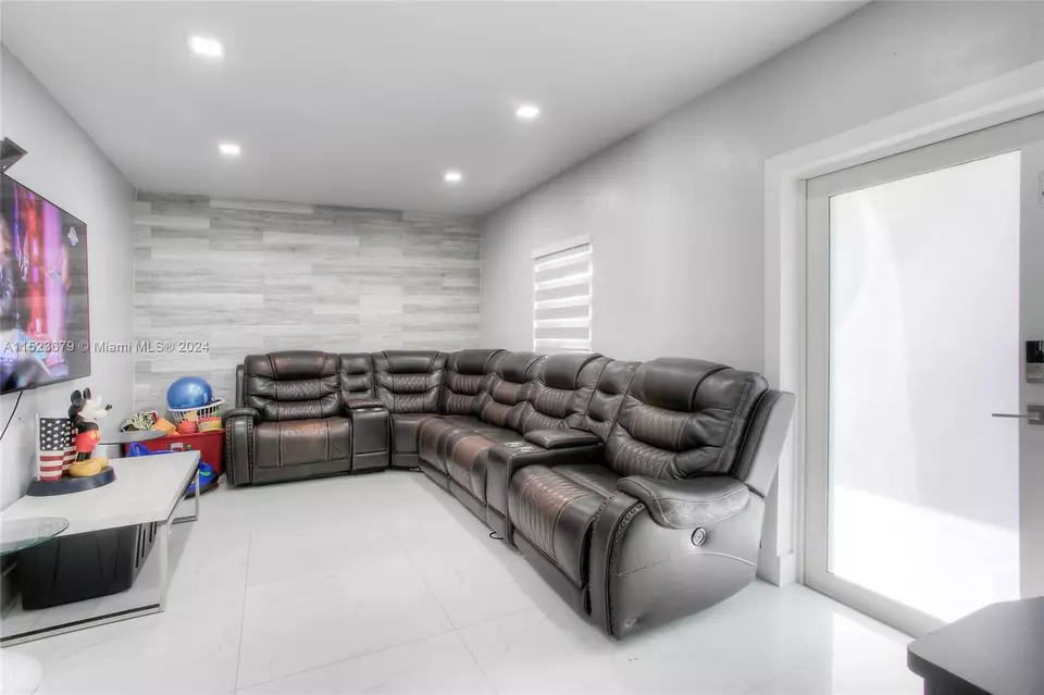  171 E 42nd St, Hialeah, FL 33013 photo 3