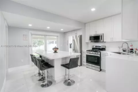 171 E 42nd St, Hialeah, FL 33013