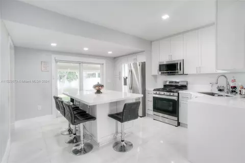 171 E 42nd St, Hialeah, FL 33013