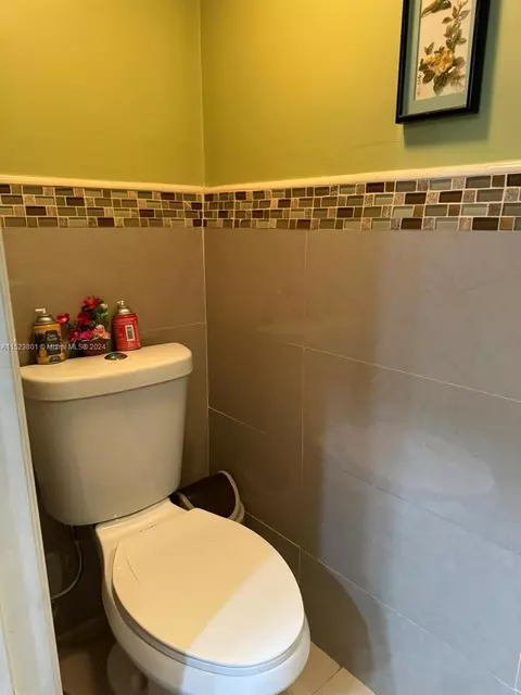 Bath - Undisclosed, Hialeah, FL 33012 photo 3 of 6