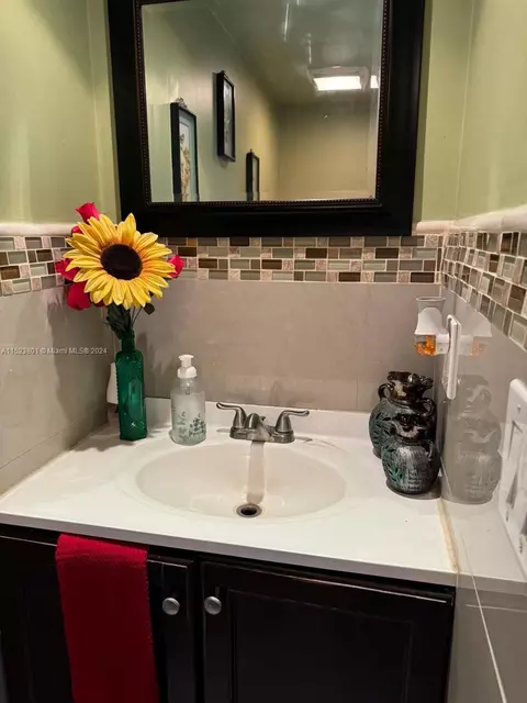 Bath - Undisclosed, Hialeah, FL 33012 photo 1 of 6