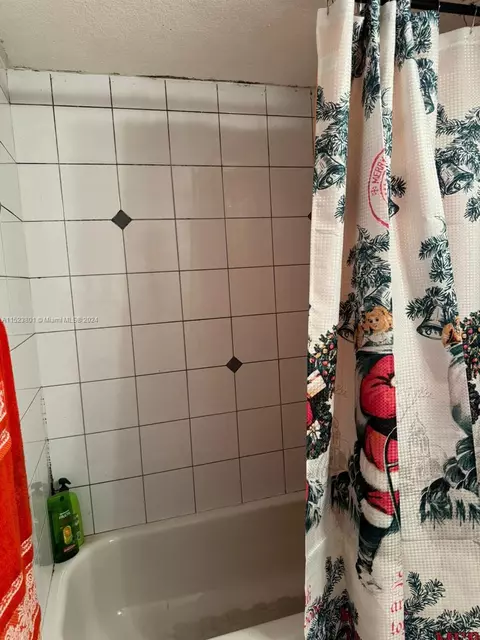 Bath - Undisclosed, Hialeah, FL 33012 photo 6 of 6